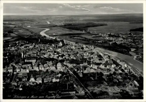 Ak Kitzingen am Main Unterfranken, Luftaufnahme von Kitzingen a Main, Flusslandschaft zu sehen