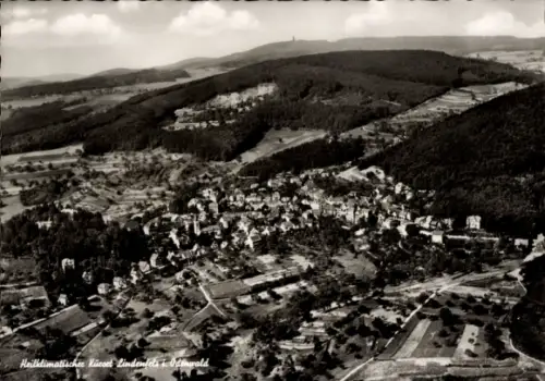 Ak Lindenfels im Odenwald, Luftaufnahme von Lindenfels, umgebende Wälder, 1955