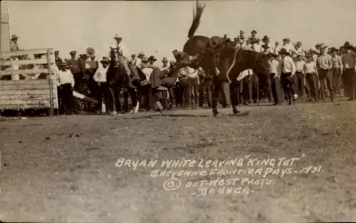 Foto Ak Cheyenne Wyoming USA, Cheyenne Frontier Days 1931, Rodeo, Brian White, Pferd King Tut