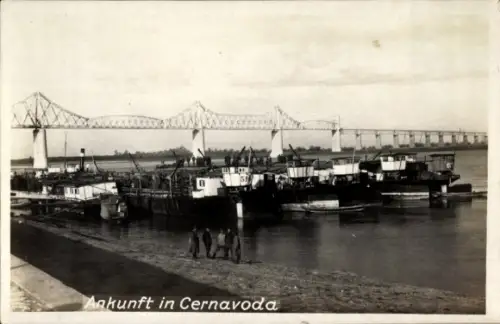 Foto Ak Cernavodă Dobrudscha Rumänien, Hafen, Dampfer, Brücke