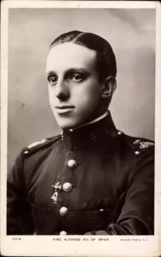 Ak König Alfonso XIII. von Spanien, Portrait in Uniform