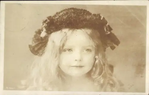 Ak Blondes Mädchen mit Hut, Portrait