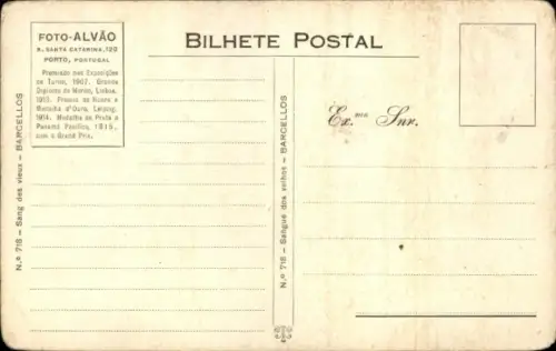 Ak Portugal, zwei Frauen in Tracht, Fässer