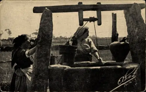 Ak Portugal, zwei Frauen in Tracht, Brunnen