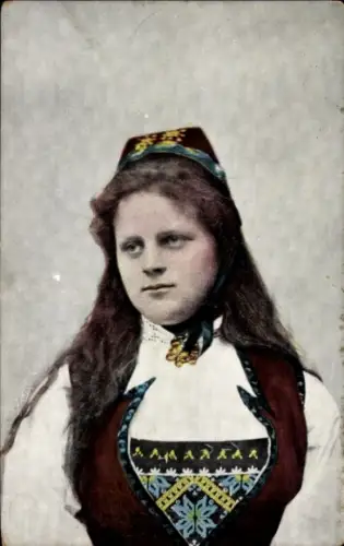 Ak Frau in norwegischer Tracht, Portrait