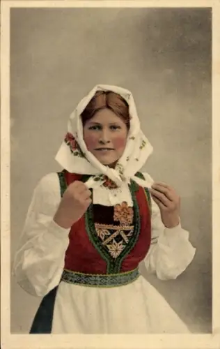 Ak Frau in norwegischer Tracht, Portrait