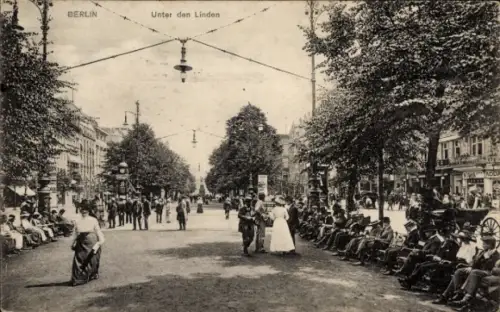 Ak Berlin Mitte, Alexanderplatz, Blick auf Unter den Linden