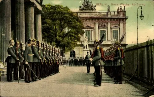 Ak Berlin Mitte, Alexanderplatz, Neue Wache, Ablösung