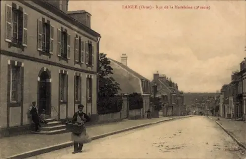CPA L'Aigle Laigle Orne, Rue de la Madeleine