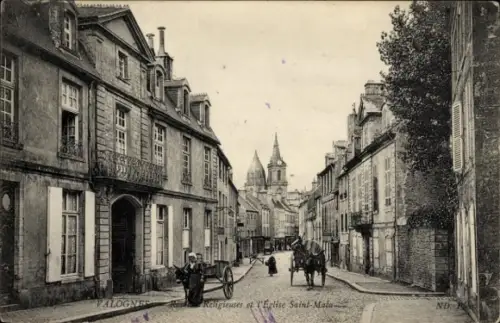 Ak Valognes Manche, Straße, Häuser, Kirche,  Architektur, Schwarz-Weiß-Foto