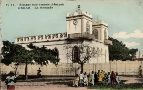 Ak Dakar Senegal, Moschee in  Menschenmenge, Bäume, Uhrturm