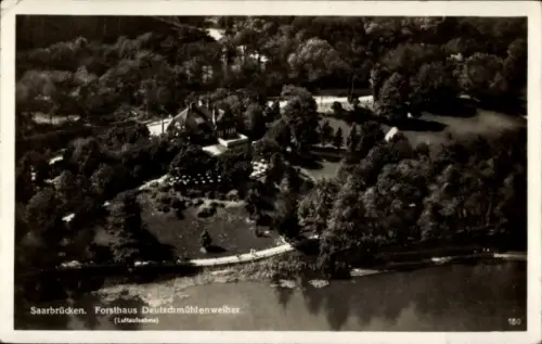 Ak Saarbrücken im Saarland, Luftaufnahme, Forsthaus Deutschmühlenweiher,  Natur, Wasser