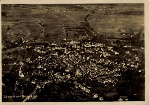 Ak Ditzingen in Württemberg, Luftaufnahme von  ländliche Umgebung, Häuser, Kirche