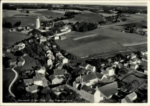 Ak Neumarkt Sankt Veit an der Rott Oberbayern, Luftaufnahme von  Kirche, Häuser, Felder