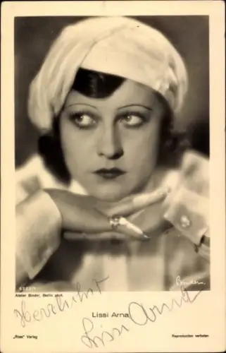 Ak Schauspielerin Lissi Arna, Portrait, Kappe