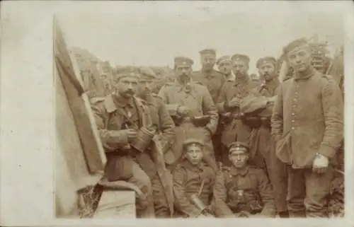 Foto Ak Deutsche Soldaten in Uniform, Kriegsschauplatz vor Lille November 1916