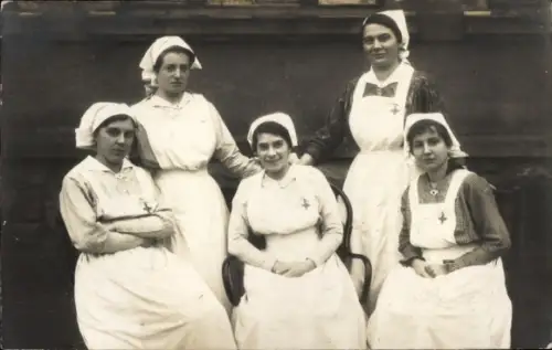 Foto Ak Fünf Krankenschwestern in Dienstuniform, Rotes Kreuz