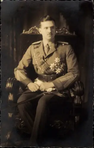 Ak Prinz Felix von Luxemburg, Portrait in Uniform, Orden