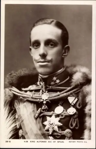 Ak König Alfonso XIII von Spanien, Portrait, Uniform, Orden
