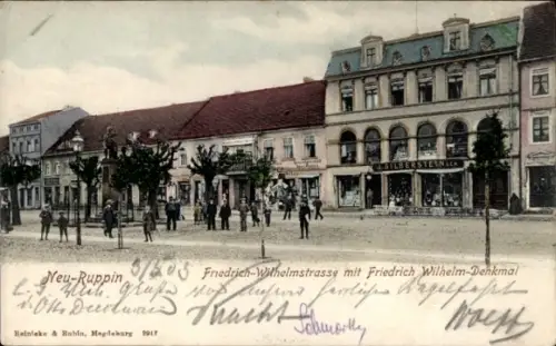 Ak Neuruppin in Brandenburg, Friedrich-Wilhelmstraße, Friedrich-Wilhelm-Denkmal