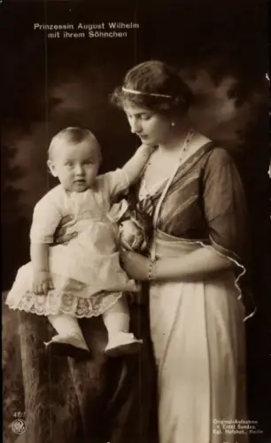 Ak Prinzessin August Wilhelm mit ihrem Sohn, Alexandra Victoria, Portrait