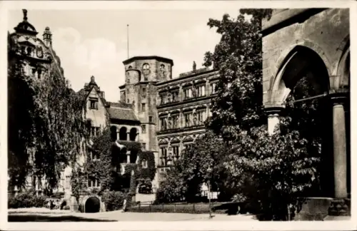 Ak Heidelberg am Neckar, Schloss  Schloßhof,  Architektur, Schwarz-Weiß-Fotografie