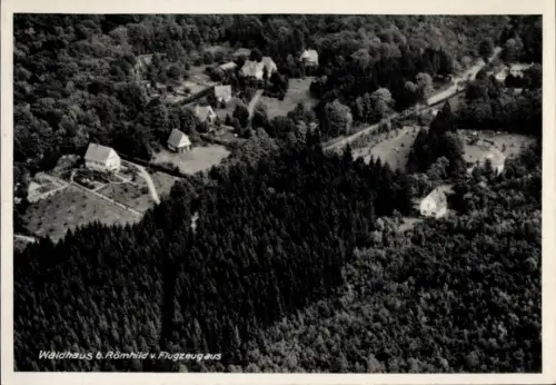 Ak Waldhaus Römhild in Thüringen, Luftaufnahme von Waldhaus, Naturlandschaft, Wohnhäuser, Bäume