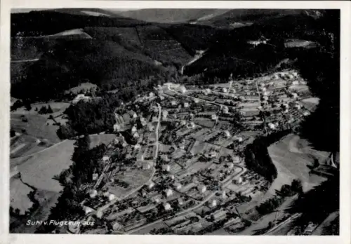 Ak Suhl in Thüringen, Luftaufnahme von  Berglandschaft, Wohngebäude, Verkehrsanbindung