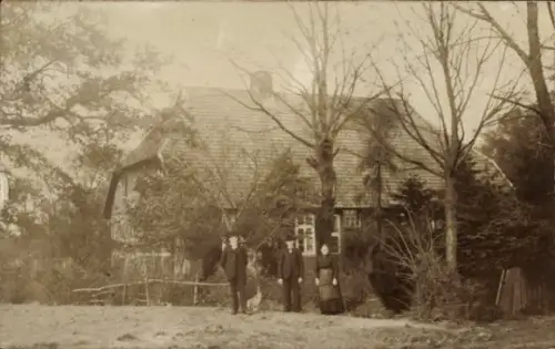 Foto Ak Dreilingen Eimke Lüneburger Heide, Wohnhaus, Anwohner