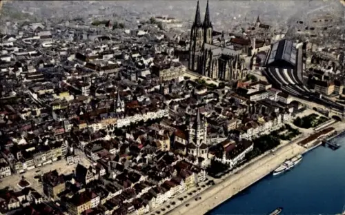 Ak Köln am Rhein, Luftaufnahme der Stadt aus einem Luftschiff Zeppelin