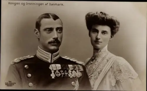 Ak König Christian X. von Dänemark, Königin Alexandrine, Herzogin von Mecklenburg-Schwerin