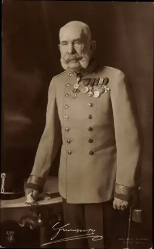 Ak Kaiser Franz Joseph I., Standportrait in Uniform, Orden