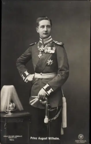 Ak August Wilhelm Prinz von Preußen, Standportrait in Uniform, Liersch 1664, NPG