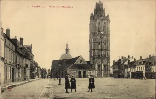 Ak Verneuil Eure, Place de la Madeleine