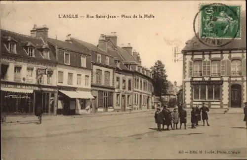 CPA L'Aigle Laigle Orne, Rue Saint Jean, Place de la Halle