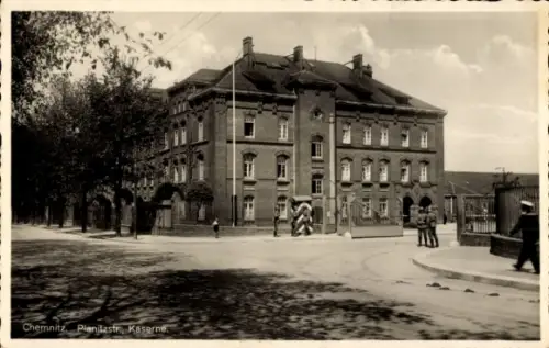 Ak Chemnitz in Sachsen, Kaserne,  Gebäude, Bäume, Straße