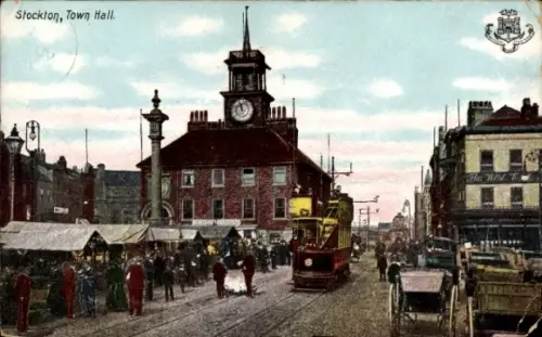 Ak Stockton on Tees Durham England,  Town Hall, Straßenbahn, Marktstände, Menschen