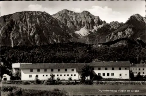 Ak Füssen im Allgäu, Jugendherberge  Berge im Hintergrund, Schwarz-Weiß-Foto