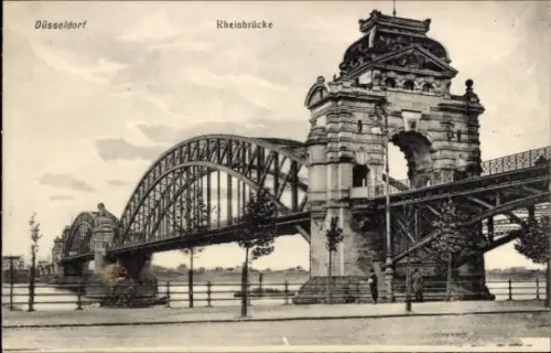 Ak Düsseldorf am Rhein,   Rheinbrücke