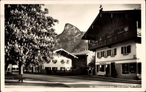 Ak Oberammergau in Oberbayern,  Dorfansicht, Berge, Schwarz-Weiß