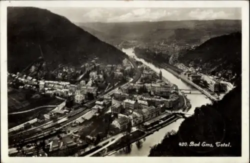 Ak Bad Ems an der Lahn, Luftaufnahme von  Fluss, Berge, Stadtansicht