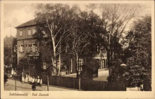 Ak Bad Lausick in Sachsen, Bethlehemstift,  Gebäude, Bäume, Kinder