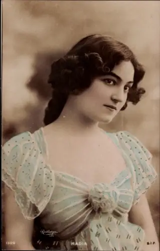 Ak Schauspielerin Madia, Portrait