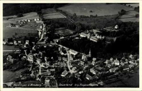 Ak Herdringen Arnsberg im Sauerland, Luftaufnahme, Ortsansicht, Lindenhof, Sauerland