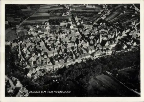 Ak Volkach am Main Unterfranken, Luftaufnahme von Volkach, Häuseransicht, Historisches Bild