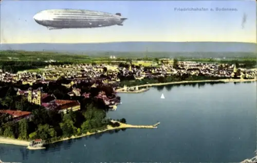 Ak Friedrichshafen am Bodensee, Gesamtansicht, Zeppelin über der Stadt