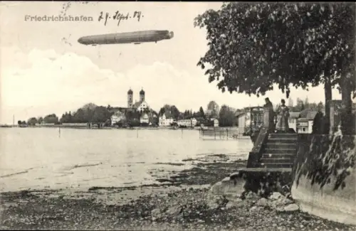 Ak Friedrichshafen am Bodensee, Zeppelin über Stadt
