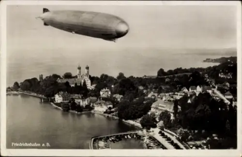 Ak Friedrichshafen am Bodensee, Luftschiff LZ 127 Graf Zeppelin, Fliegeraufnahme