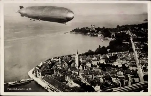 Ak Friedrichshafen am Bodensee, Luftaufnahme von Friedrichshafen am Bodensee, Stadtansicht