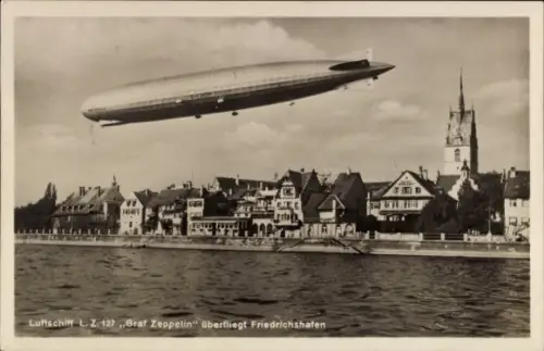 Ak Friedrichshafen am Bodensee, Luftschiff L. Z. 127 Graf Zeppelin überfliegt die Stadt